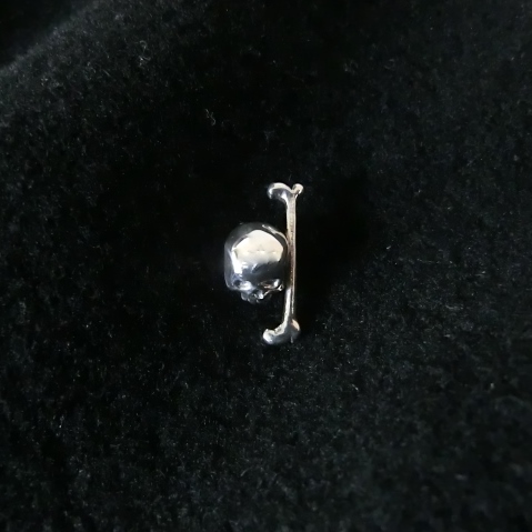 skull lapel pin 1