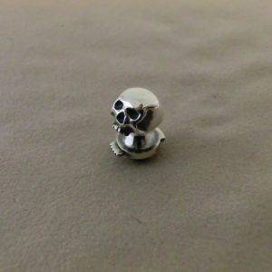 skull pin 1